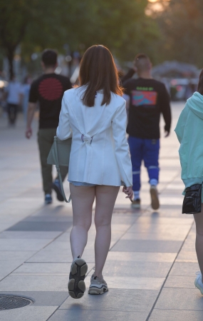 热裤美女