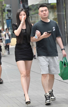 23513-19=84白皙美腿高跟女盆友【套图➕视频】 18P
