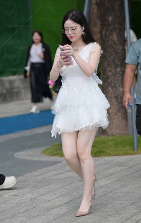 241020-56=98√洗澡水都是干净的清秀女生 13P