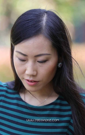 草地上偶遇好身材性感女郎