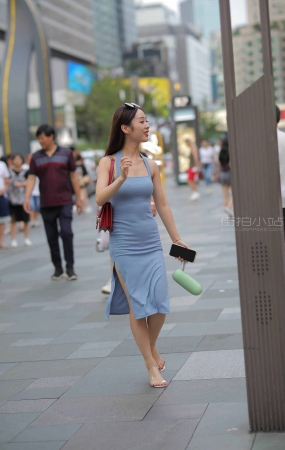 街拍气质蓝色裙美人