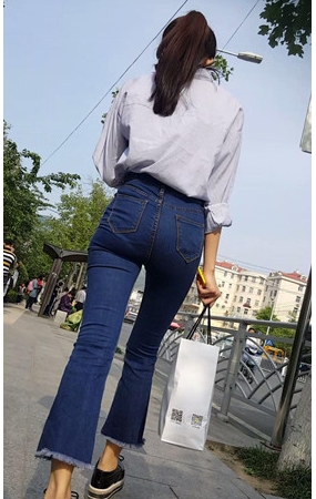 牛仔紧身丰腴美女