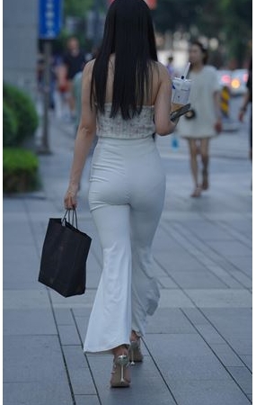 开心的白裤美女(127P)