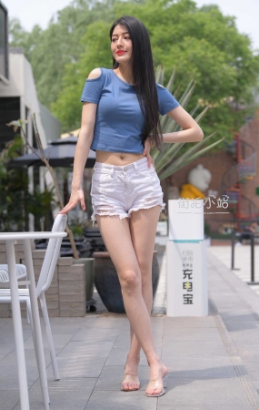 [一始专区] 白色热裤美女