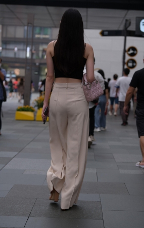 20823-1+77迷人的小姐姐