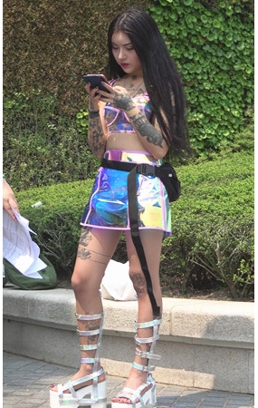 性感的纹身小姐姐