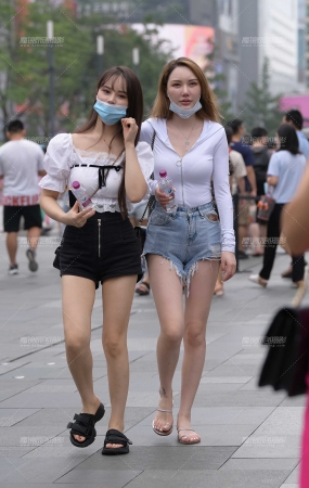 热裤大白腿