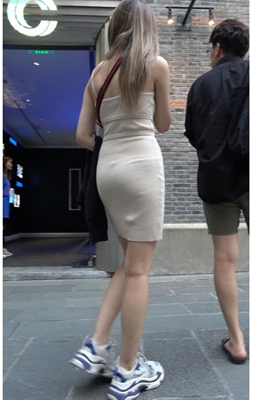 吊带连体包臀裙小姐姐