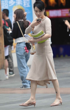气质街拍少妇