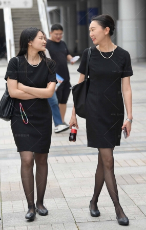 2467-39=84√街拍黑丝素人少妇 14P