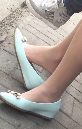 户外肉色丝袜美女