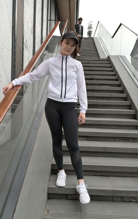 摄霸街拍作品 – 紧身瑜伽裤美女