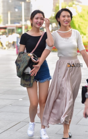抓拍热裤女孩-11P