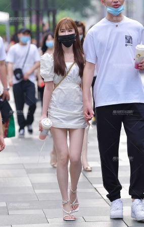 美腿高跟小姐姐