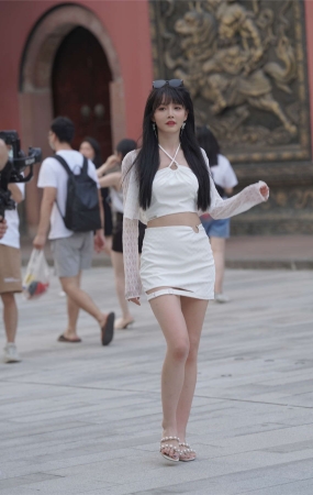 白色套装裙