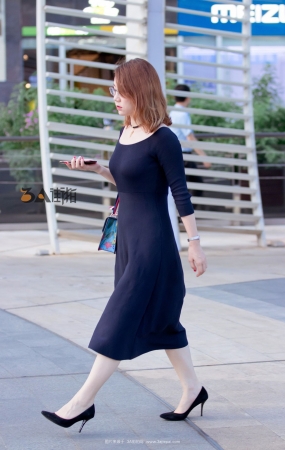 长裙高跟美女 受精了-11P