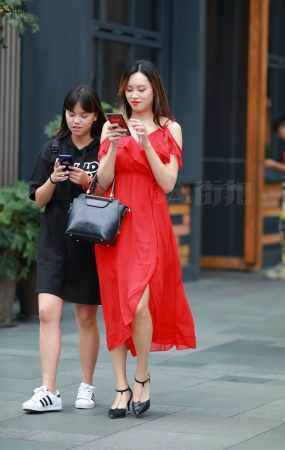 高挑，靓丽的红裙小姐姐-18P