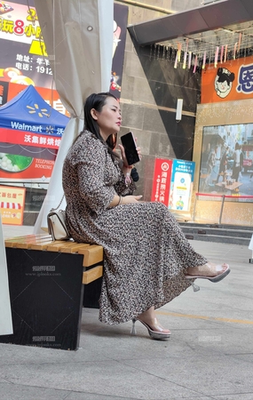 气质凉高跟少妇