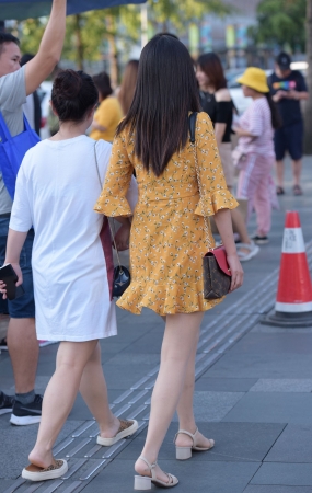 花裙子美女