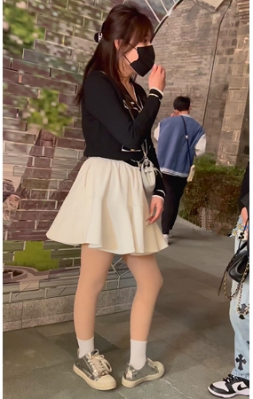 白裙肉丝美女