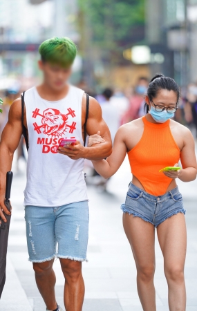 豪放的妹子