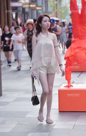 白白嫩嫩的长腿