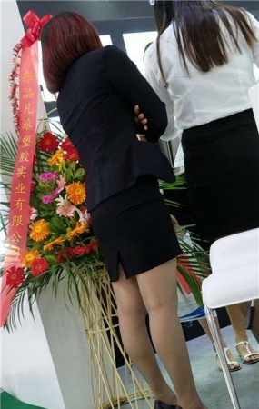 4k-高跟鞋黑丝制服美腿街拍美女