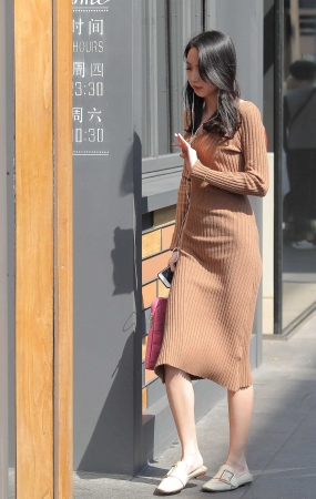 长裙美眉