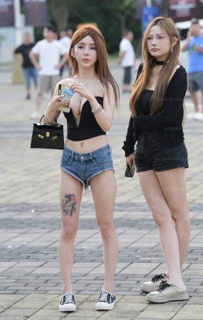 23623-62=89√街拍时尚性感热裤女生，贼性感啊【春光外 17P