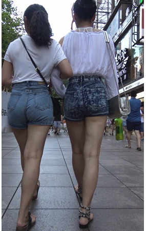 牛仔热裤MM