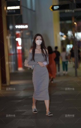 灰色群美女