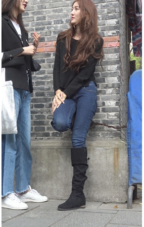 漂亮的小蛮腰美女