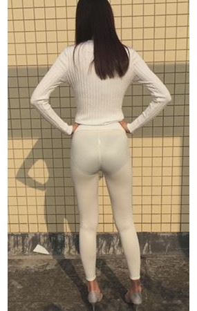 模拍阳台上白色紧身裤美女