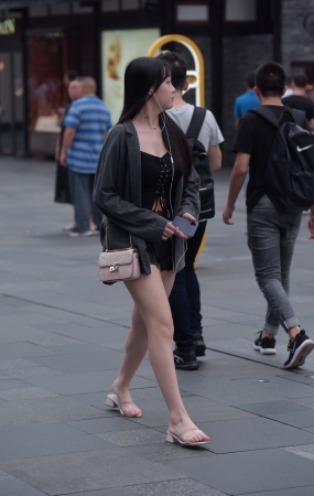 短裤美女