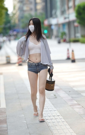 热裤小妹