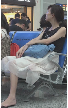白裙妹子