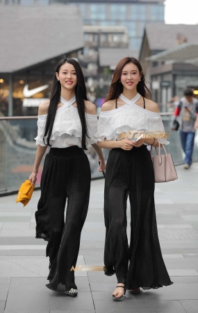 清新美丽姐妹花