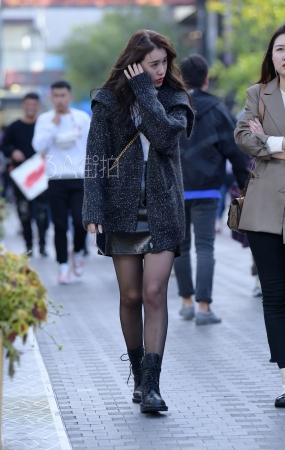 比诺-高挑黑丝美女-13P