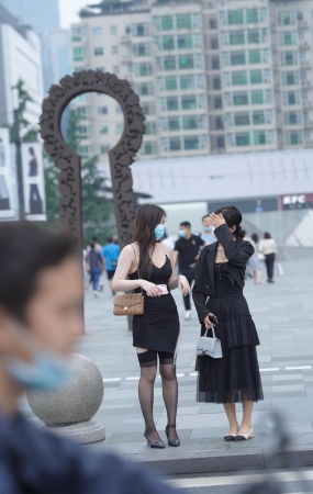 吊带袜美眉