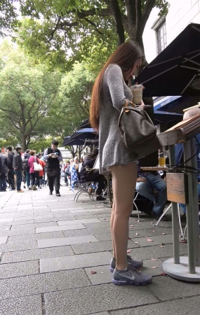 跟男友约会的热裤美腿小姐姐