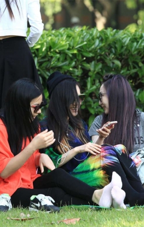 No67 美女扎堆，谁离最近我拍谁