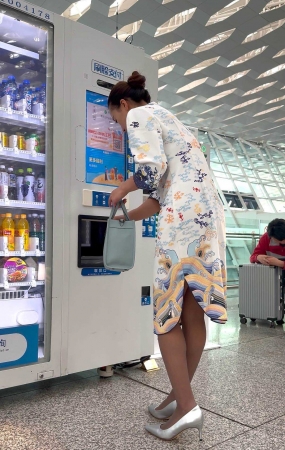 手机4K视频航站楼街拍空姐3分钟