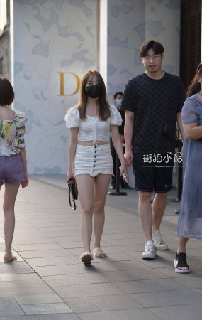 搭讪街拍短裙小姐姐