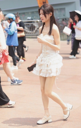 诱惑街拍肉丝少妇