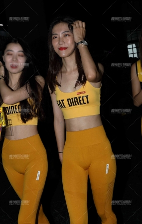 性感黄色紧身裤美女