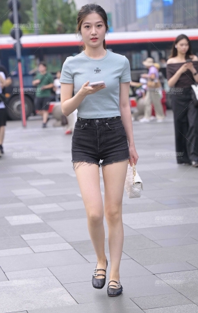 飞扬的马尾