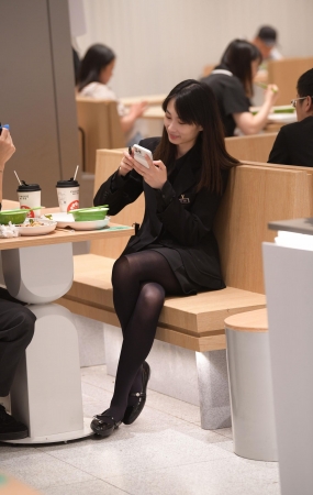 黑丝美女