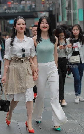 乐开怀的白裤**