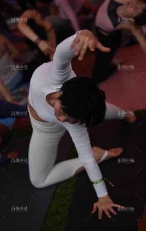 白衣白裤