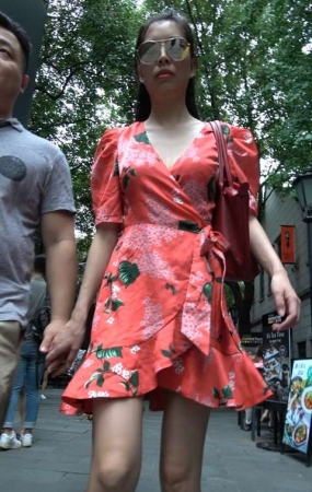 4K V领连衣裙性感街拍美女